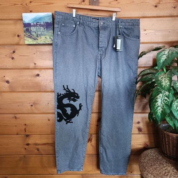 Boohoo Man 💙 NWT Skinny Rigid Dragon Appliqué Gray Jean Streetwear Plus 46 X32" - Picture 2 of 12